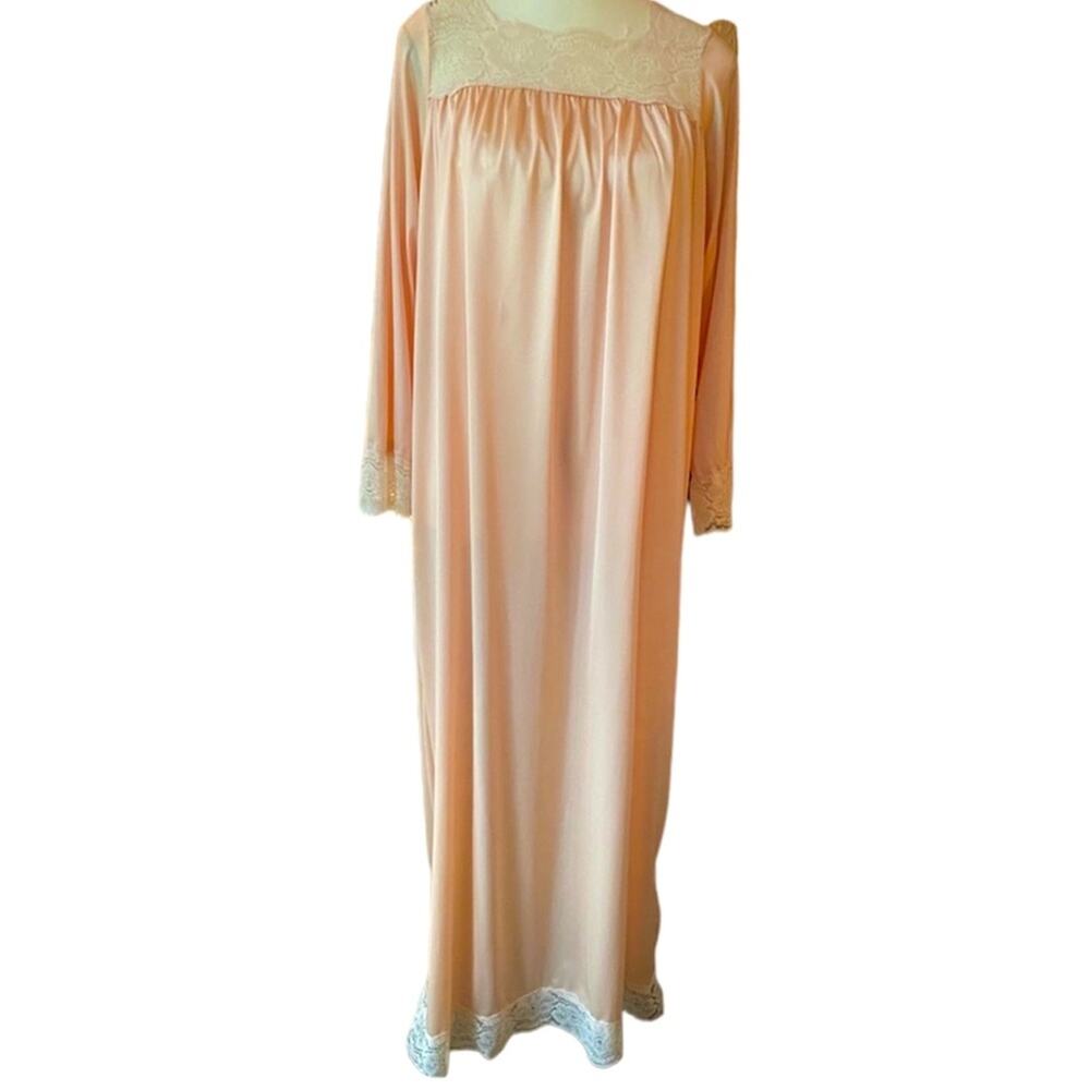 Vintage Union Made Nylon Lace Pink Nightgown Size Small Lace front bottom